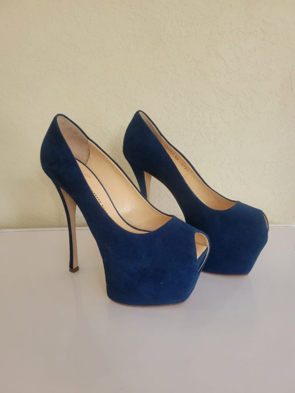 Giuseppe Zanotti Navy Peep-Toe Pumps US 8